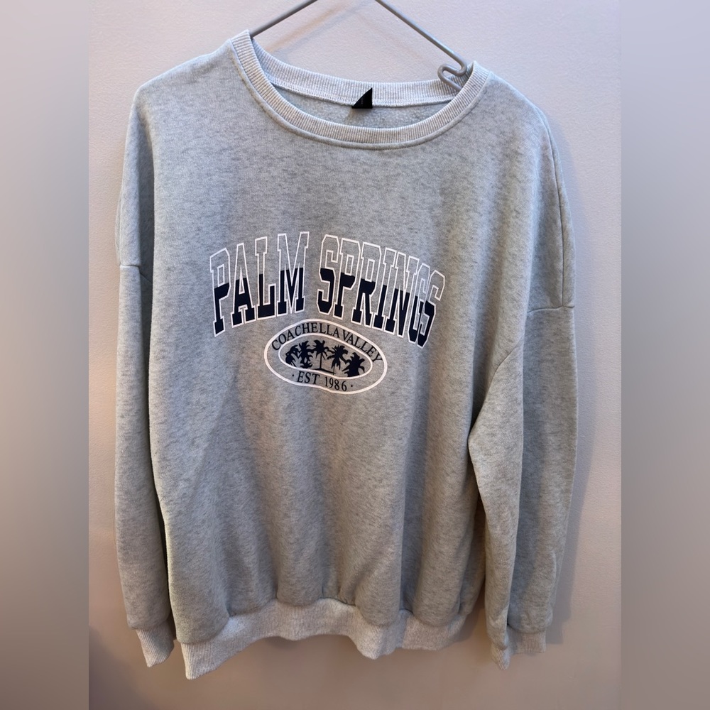 SHEIN Palm Springs light gray crew neck